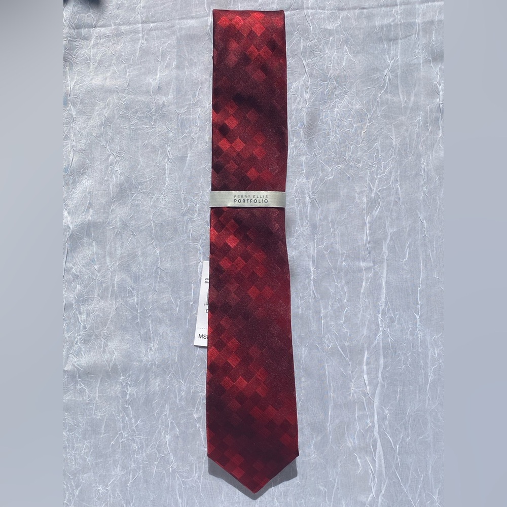 Perry Ellis Portfolio Shaded Solid Red Tie